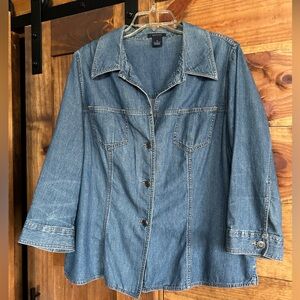 Westbound Denim tapered shirt. Medium blue. 3/4 sleeves. Size 16. EUC